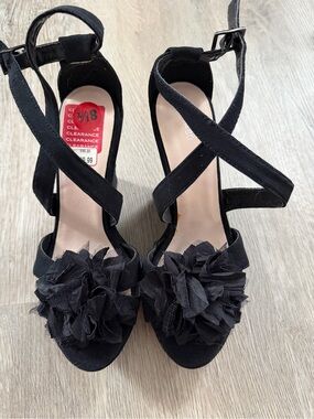 Women's Black Floral Cross-Strap Heels with Ankle Buckle